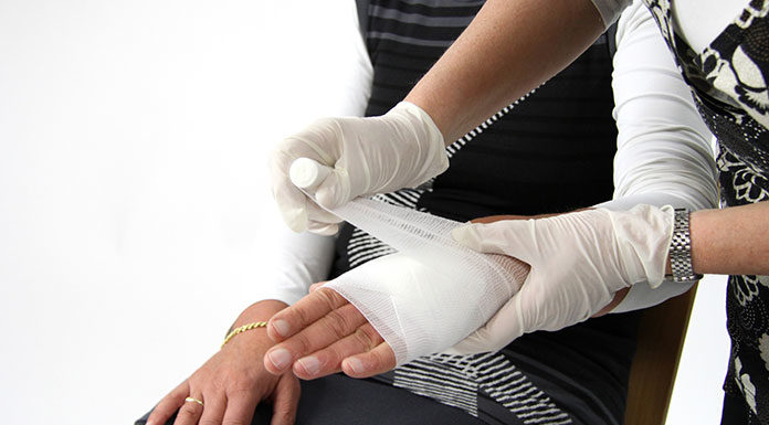 Pierwsza pomoc dla pracowników placówek medycznych – co powinieneś wiedzieć?