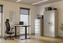 Szafy aktowe vs. szafy kartotekowe – które lepiej sprawdzą się w Twoim biurze? Szafy aktowe vs. szafy kartotekowe