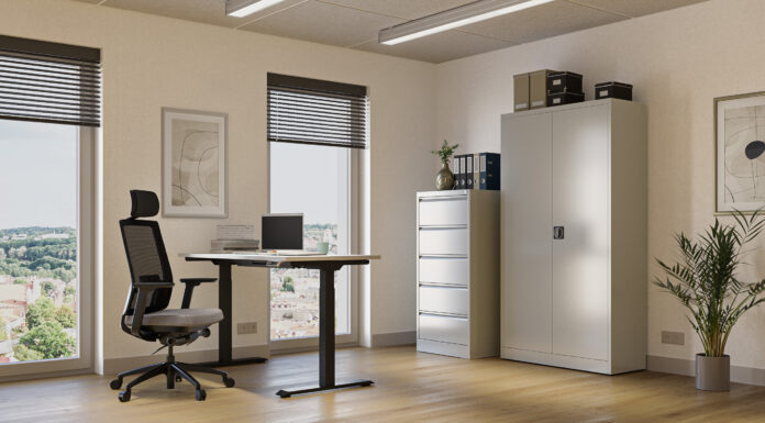 Szafy aktowe vs. szafy kartotekowe – które lepiej sprawdzą się w Twoim biurze? Szafy aktowe vs. szafy kartotekowe